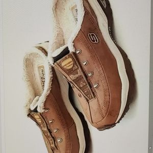 SKECHERS PREMIUM 11302 WOMEN'S SLED DOG MULE FUR LINED SIZE 7.5